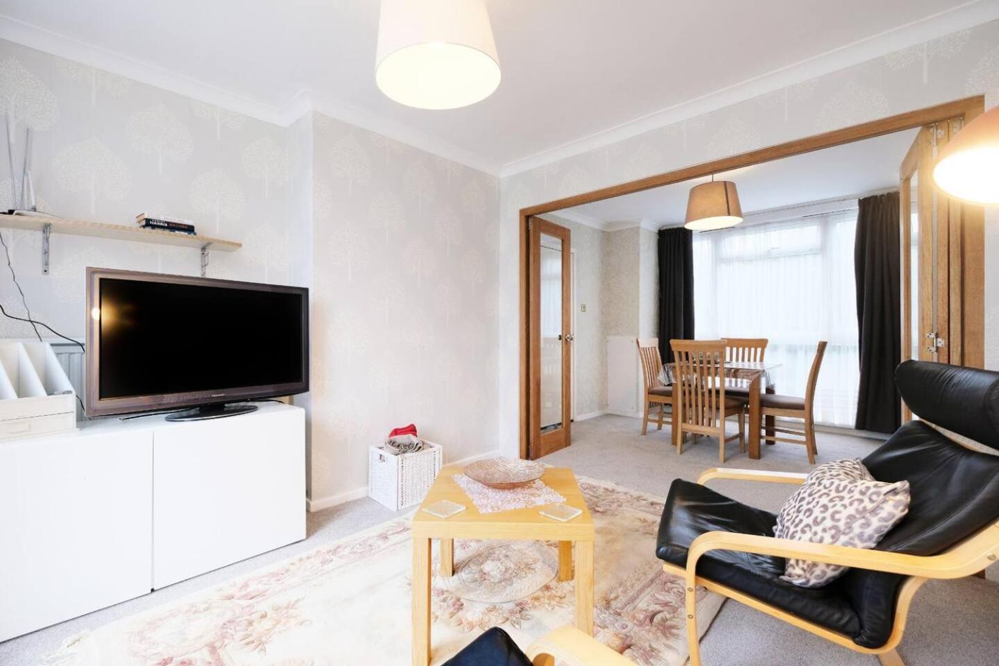 Pass The Keys - Beautiful Flat With Balcony In Swiss Cottage, لندن المظهر الخارجي الصورة