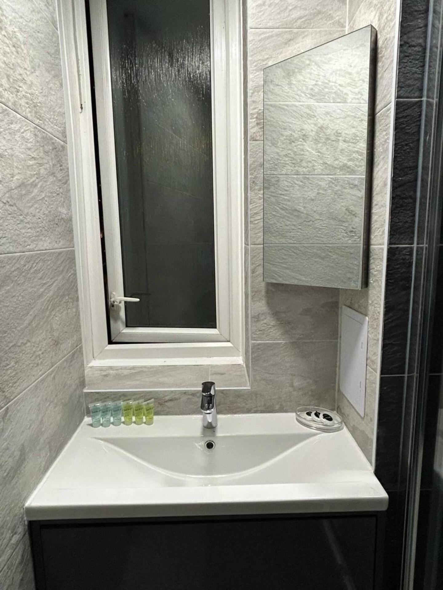 Pass The Keys - Beautiful Flat With Balcony In Swiss Cottage, لندن المظهر الخارجي الصورة
